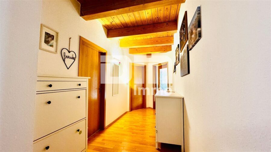 Schönes Mehrfamilienhaus geteilt nach WEG mit umfangreichen Nutzflächen und Traumgrundstück - WE2 - EG Flur / Diele